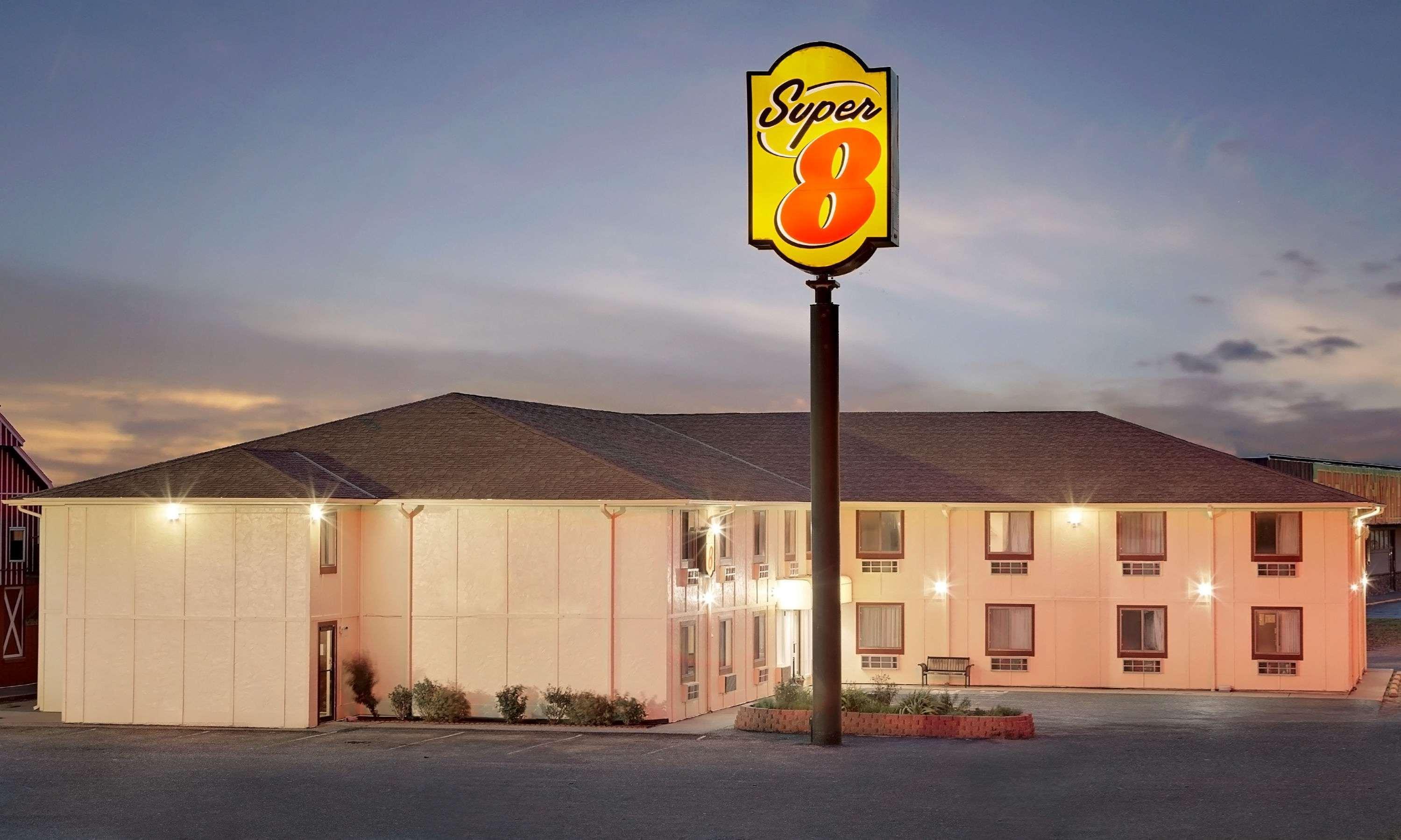 Super 8 By Wyndham Rock Port Mo Hotel Exterior photo