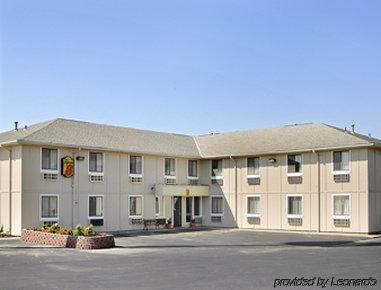 Super 8 By Wyndham Rock Port Mo Hotel Exterior photo